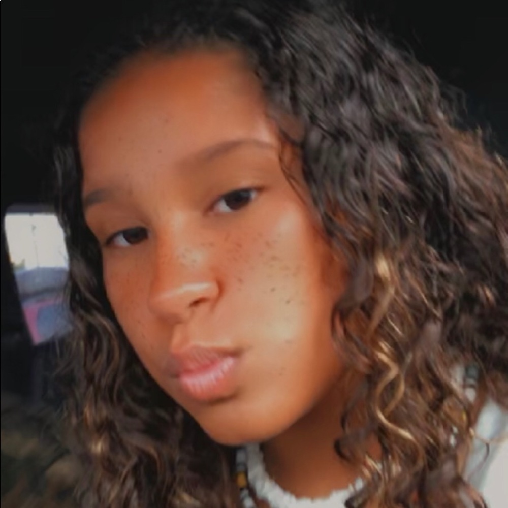 Meet your Posher, Makayla